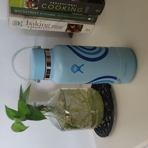 Hydroflask Light blue with boot